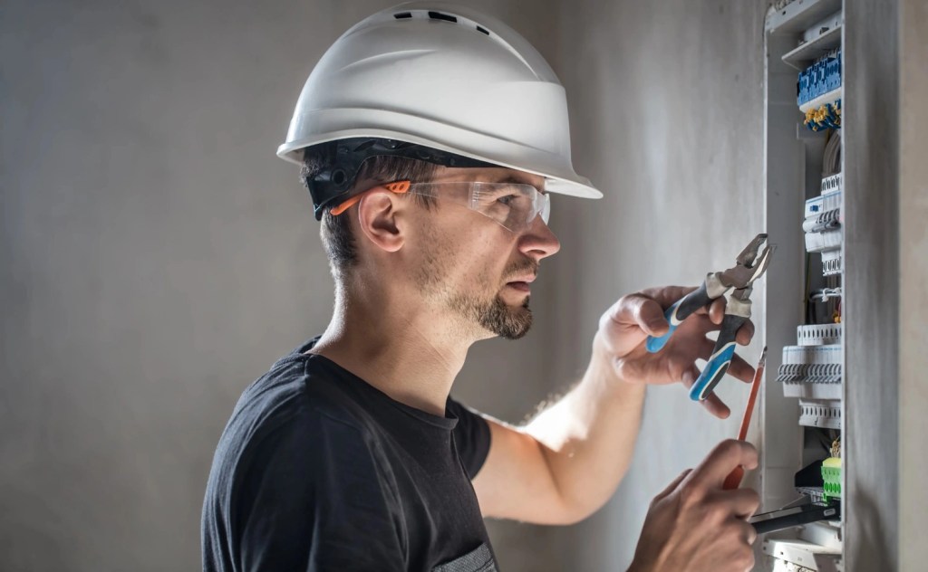 Circuit Breaker Repair for Older Panels​